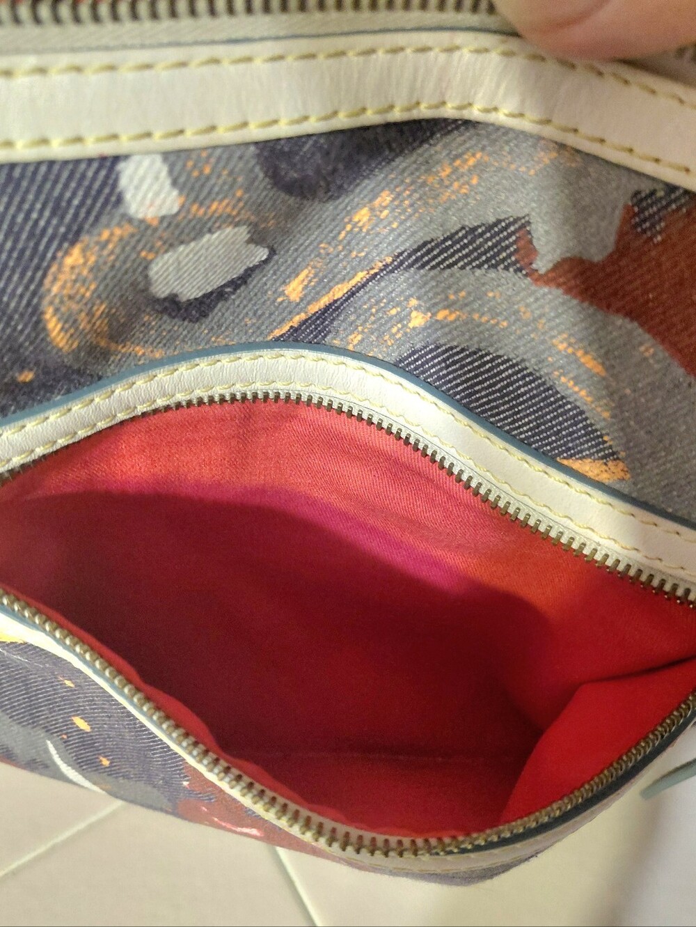 Dooney & Bourke Shoulder Bag Graffiti Paint-Splash Canvas  with White Trim - Picture 13 of 15